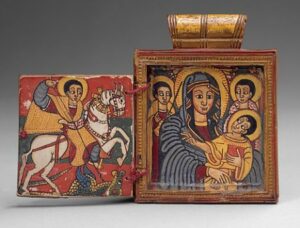 艺术策展人对孩子- 5最喜欢麦当娜在艺术——埃塞俄比亚、双重双连画图标吊坠,18世纪早期,木头,蛋彩画颜料,字符串